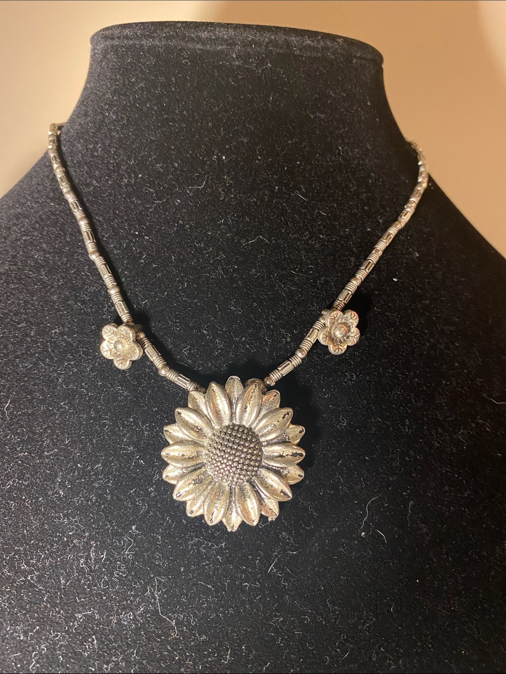 Vintage Silver Tone Sunflower Pendant Necklace